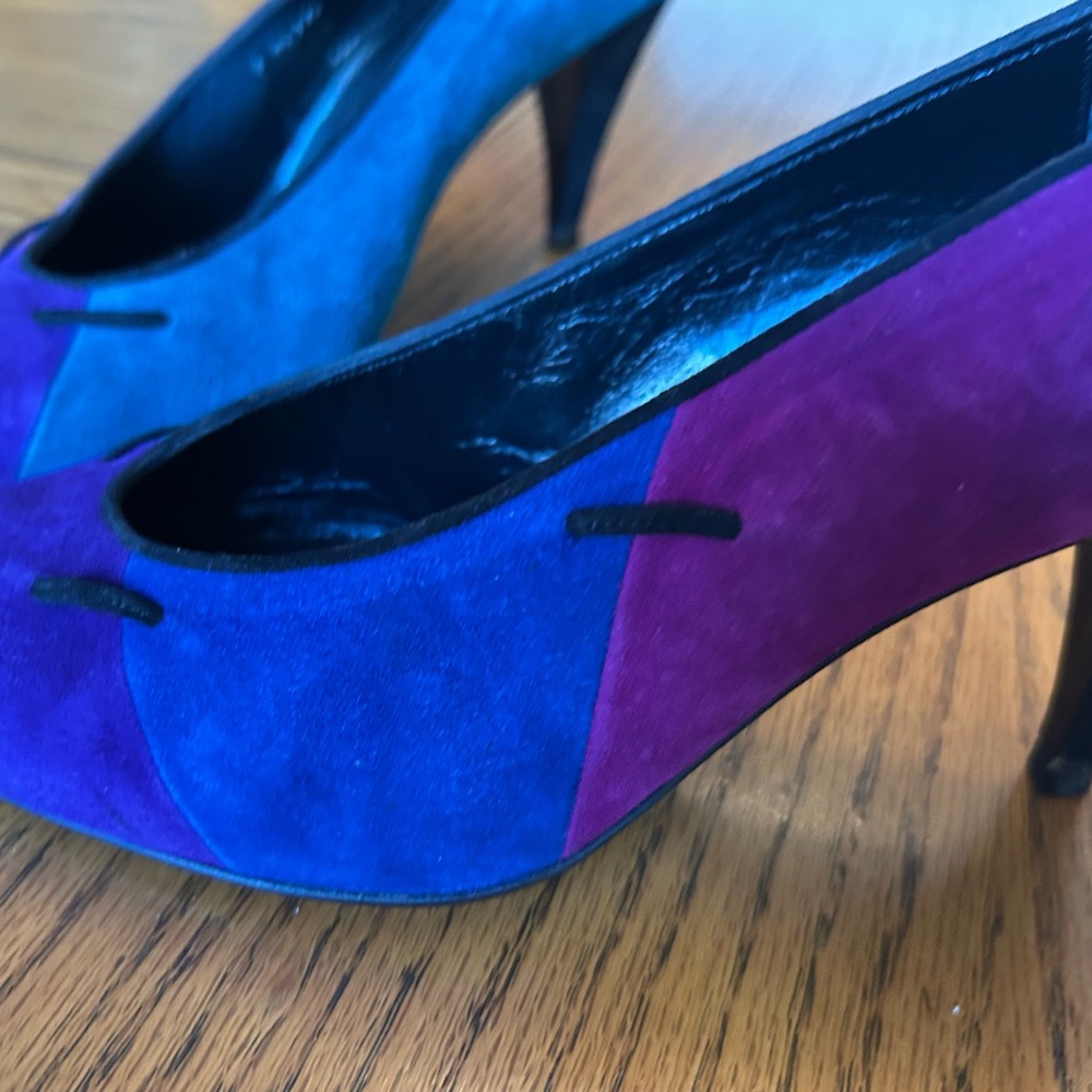 Stuart Weitzman Vintage Gem Multicolor Suede      3 1/2” Heels Size 9 - Picture 3 of 12